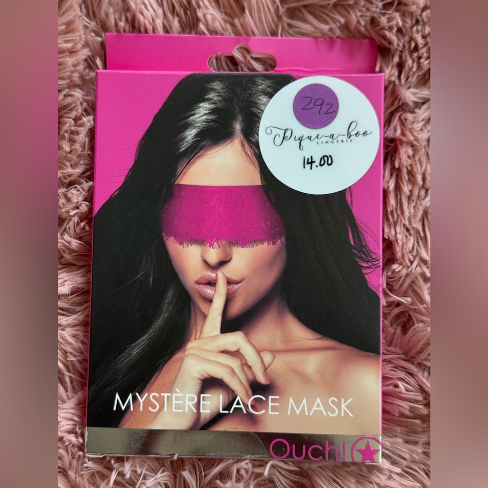 Mystère Lace Mask in Pink